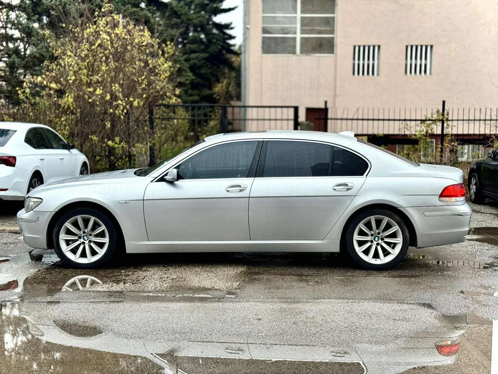 BMW 750  - изображение 6