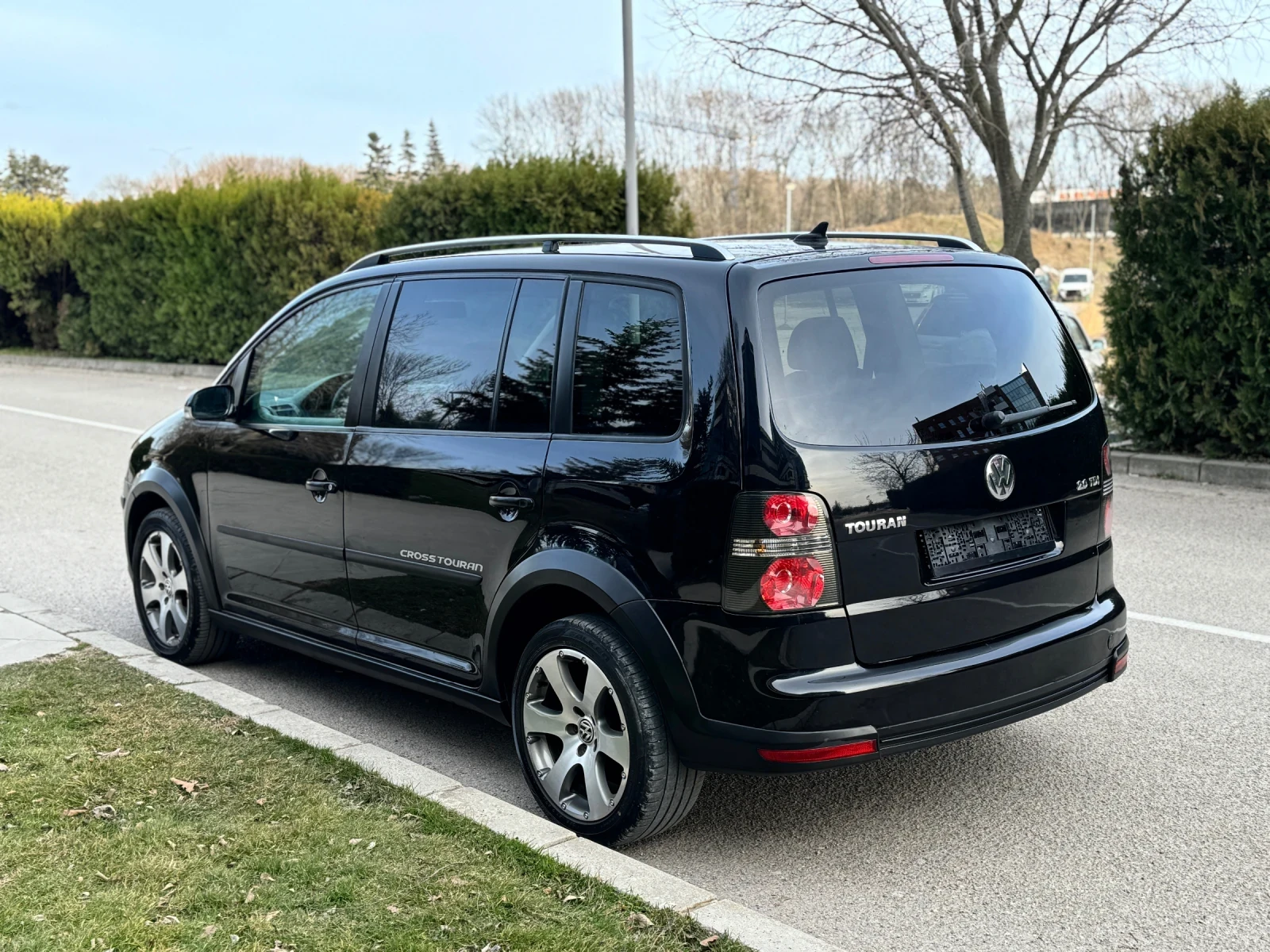 VW Touran CROSS 2.0 TDI 140кс 7 местен, снимка 6 - Автомобили и джипове - 53761394
