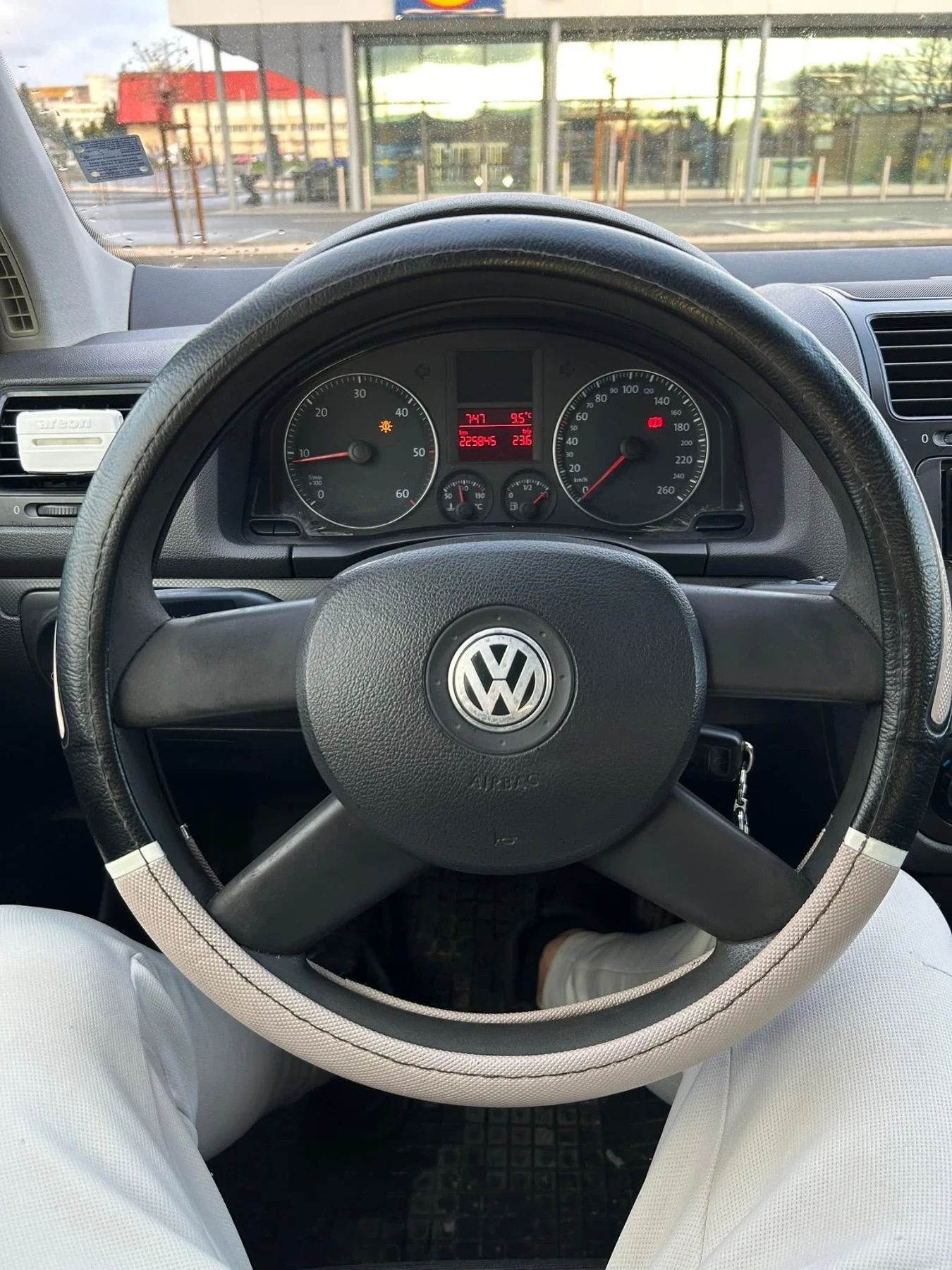 VW Golf 1.9tdi 105, снимка 10 - Автомобили и джипове - 54324712