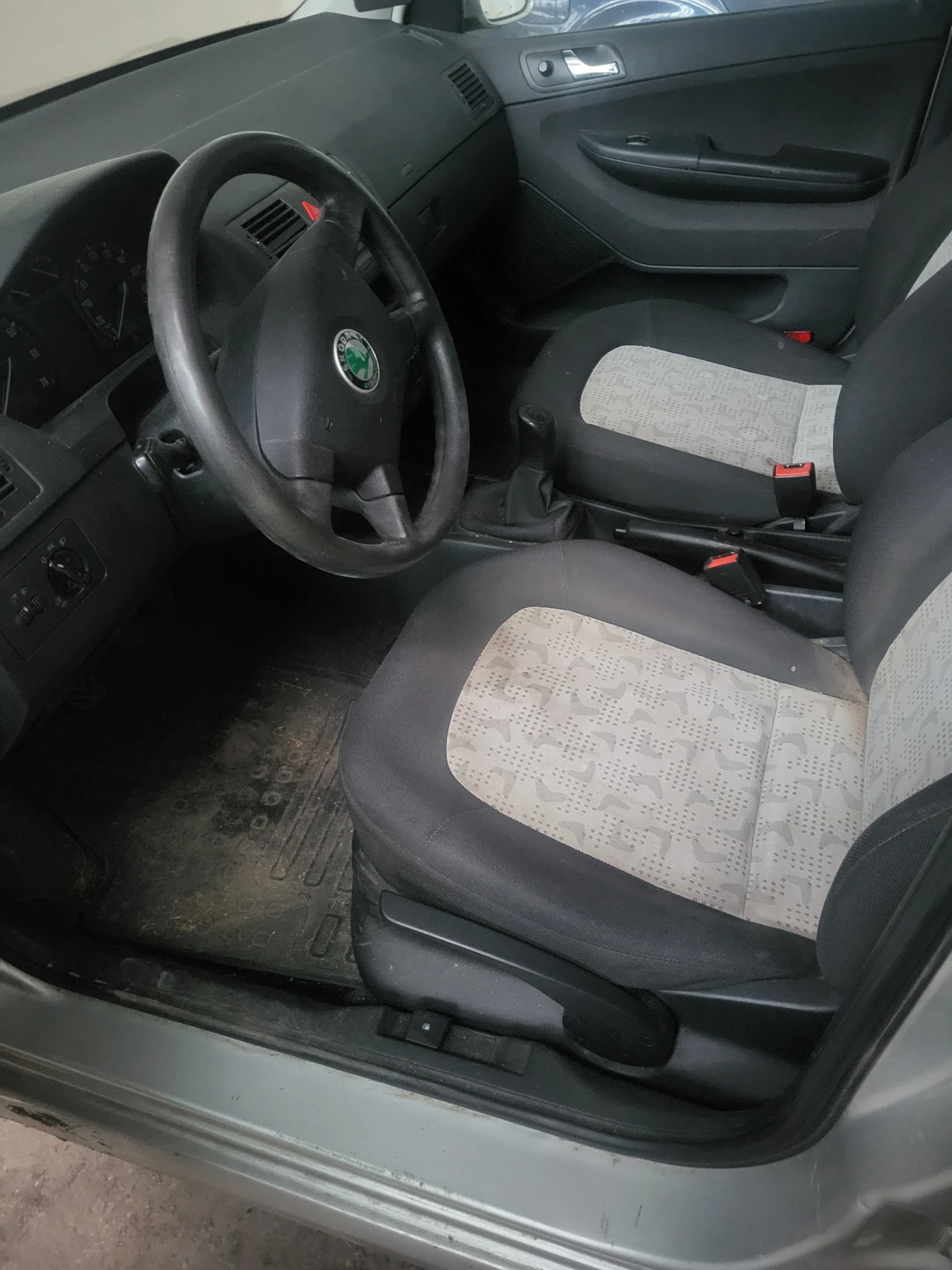 Skoda Fabia 1.2 HTP, снимка 6 - Автомобили и джипове - 54327980