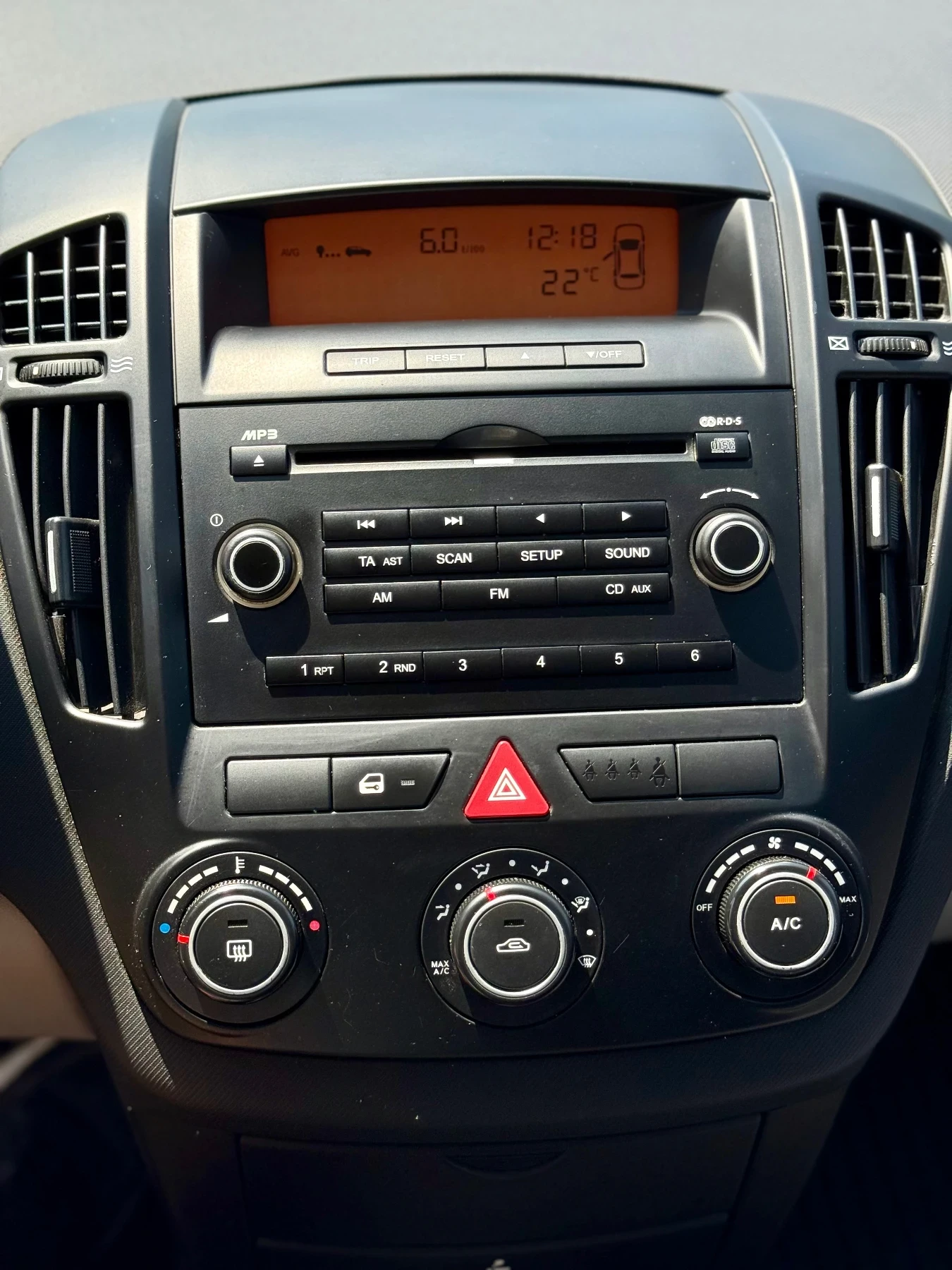 Kia Ceed 1.6 CRDi | Mobile.bg � ����������� 11