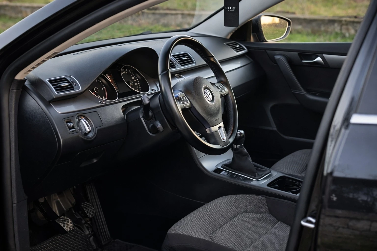 VW Passat 2.0 TDI/СЕДАН/WEBASTO/PARK ASSIST, снимка 8 - Автомобили и джипове - 54402371