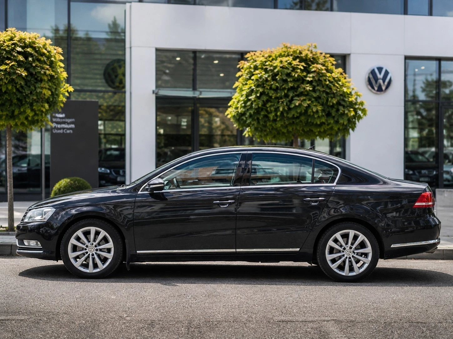 VW Passat 2.0 TDI/СЕДАН/WEBASTO/PARK ASSIST, снимка 2 - Автомобили и джипове - 54402371