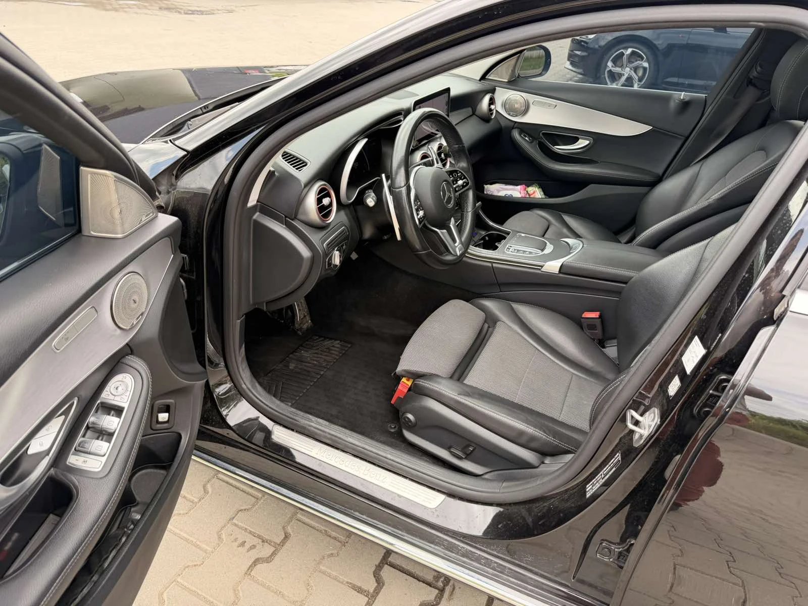 Mercedes-Benz C 200 2019г facelift 9G серв.история реални км, снимка 9 - Автомобили и джипове - 54910342