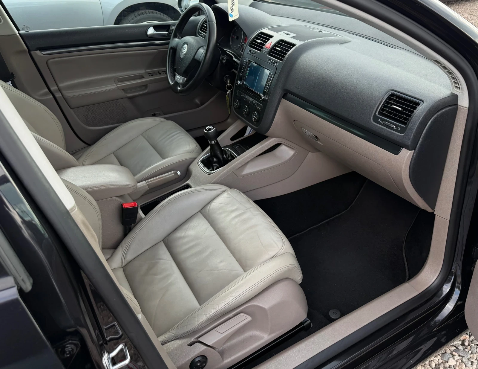 VW Golf 1.9 GT * 6 СКОРОСТИ * КОЖА * НАВИГАЦИЯ * КАМЕРА * , снимка 12 - Автомобили и джипове - 55173244