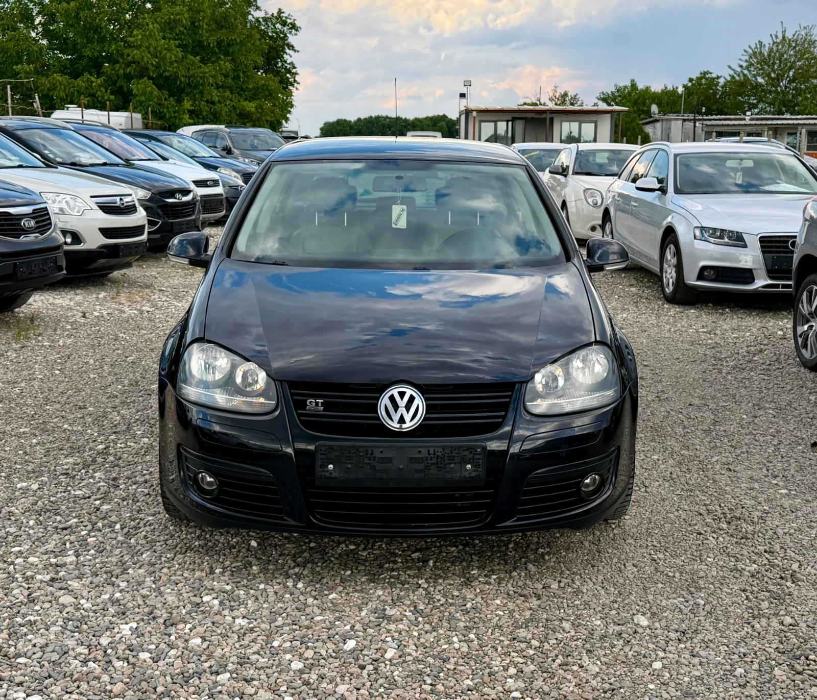VW Golf 1.9 GT * 6 СКОРОСТИ * КОЖА * НАВИГАЦИЯ * КАМЕРА * , снимка 2 - Автомобили и джипове - 55173244