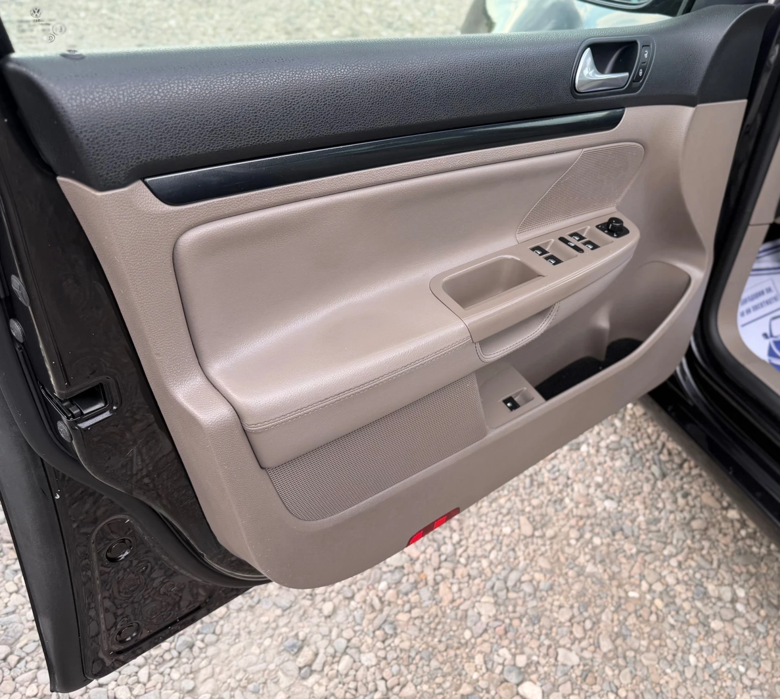 VW Golf 1.9 GT * 6 СКОРОСТИ * КОЖА * НАВИГАЦИЯ * КАМЕРА * , снимка 9 - Автомобили и джипове - 55173244