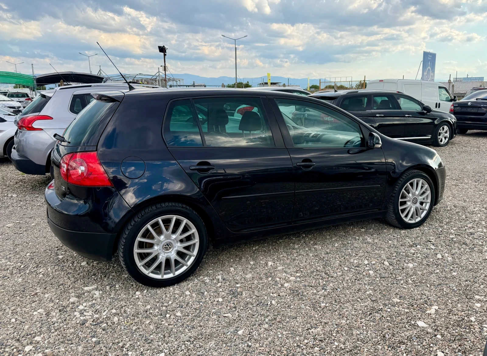 VW Golf 1.9 GT * 6 СКОРОСТИ * КОЖА * НАВИГАЦИЯ * КАМЕРА * , снимка 4 - Автомобили и джипове - 55173244