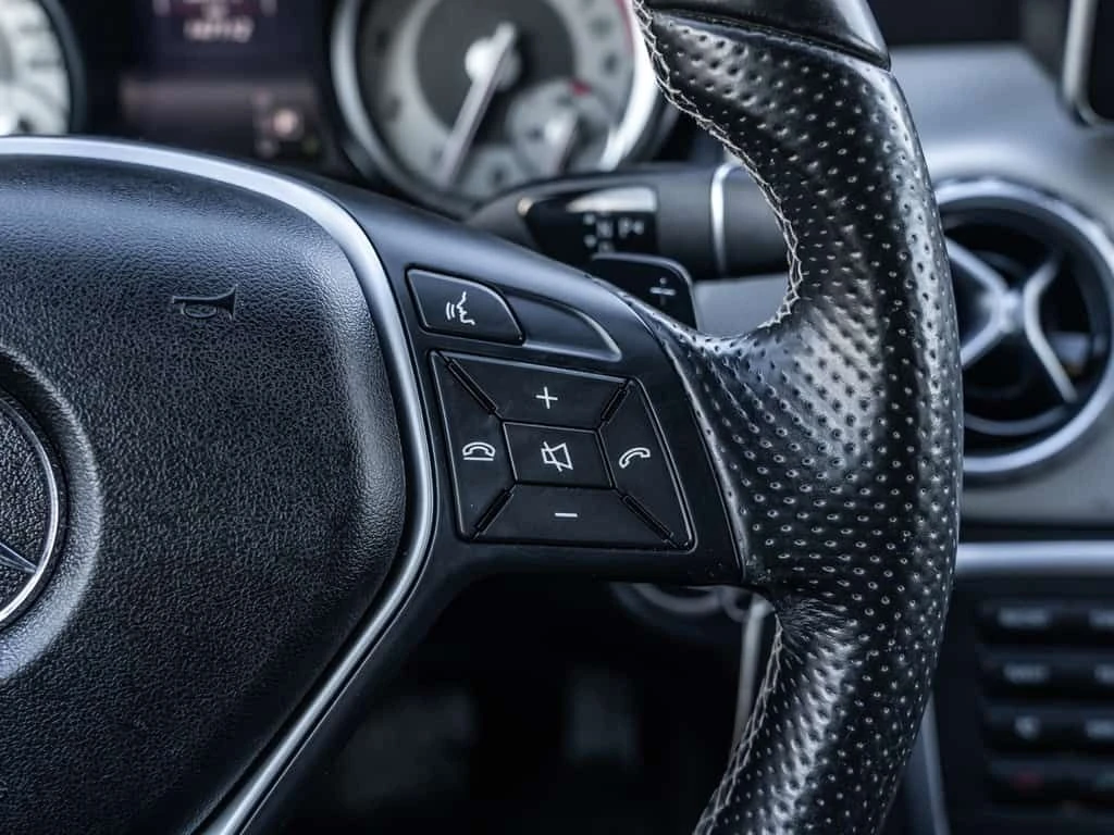 Mercedes-Benz GLA * 4MATIC 4dr 250 | Safety Included | No Dealer A *, снимка 11 - Автомобили и джипове - 53714315