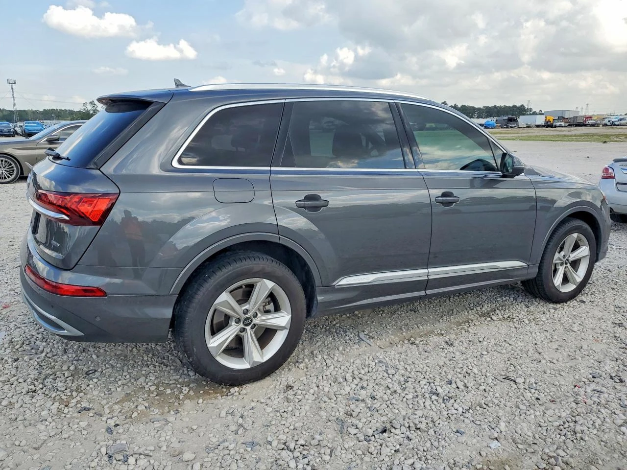 Audi Q7 2.0l Premium Plus, снимка 3 - Автомобили и джипове - 54417371