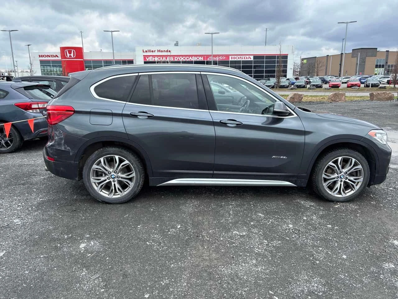 BMW X1 * xDrive28i * КАМЕРА * ПОДГРЕВ * ПАМЕТ, снимка 3 - Автомобили и джипове - 54418034