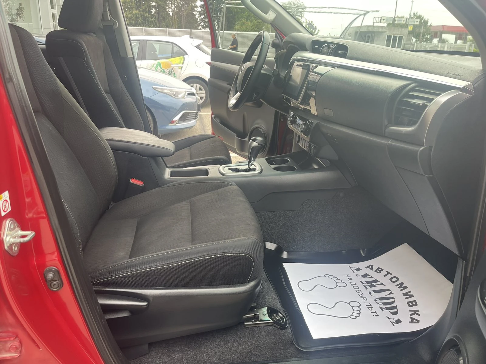 Toyota Hilux 2.4 D, снимка 5 - Автомобили и джипове - 56271954