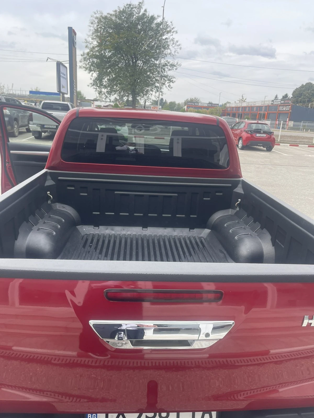 Toyota Hilux 2.4 D, снимка 7 - Автомобили и джипове - 56271954