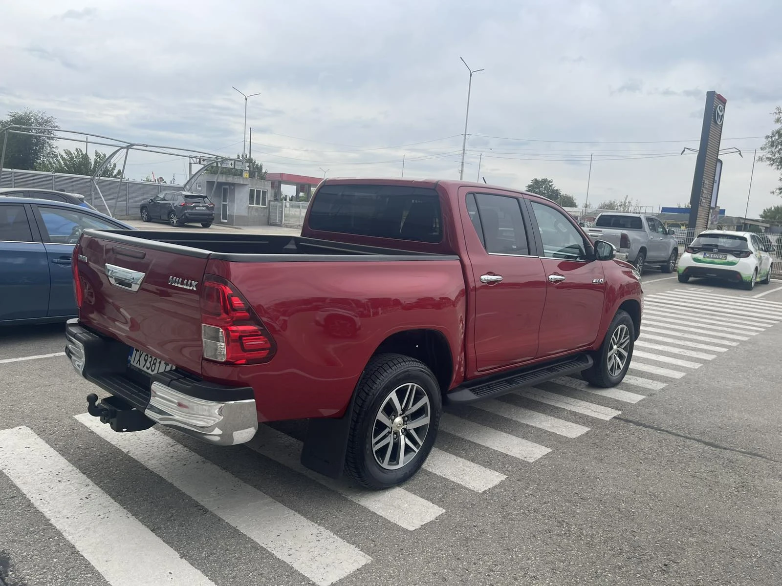 Toyota Hilux 2.4 D, снимка 2 - Автомобили и джипове - 56271954