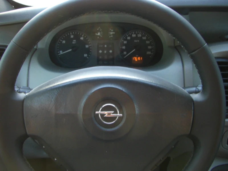 Opel Vivaro 1.9dci TOUR KLIMA 6ck. 8MECTA, снимка 11 - Бусове и автобуси - 51829612