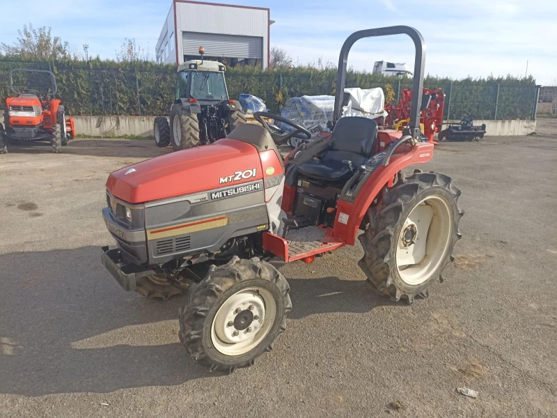 Трактор Mitsubishi 201, снимка 2 - Селскостопанска техника - 52840165