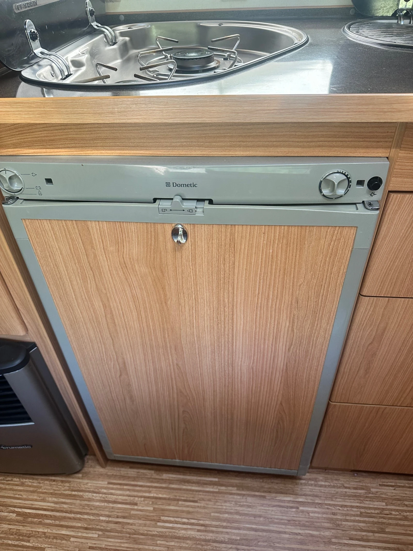 Каравана Adria 563 TK/форселт/тента , снимка 10 - Каравани и кемпери - 55078457