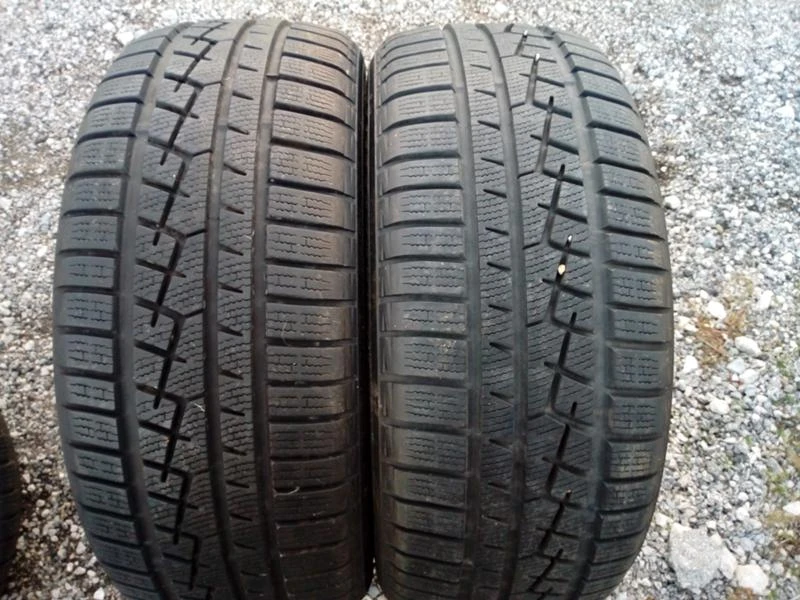 Гуми Зимни 235/55R17, снимка 1 - Гуми и джанти - 27251798