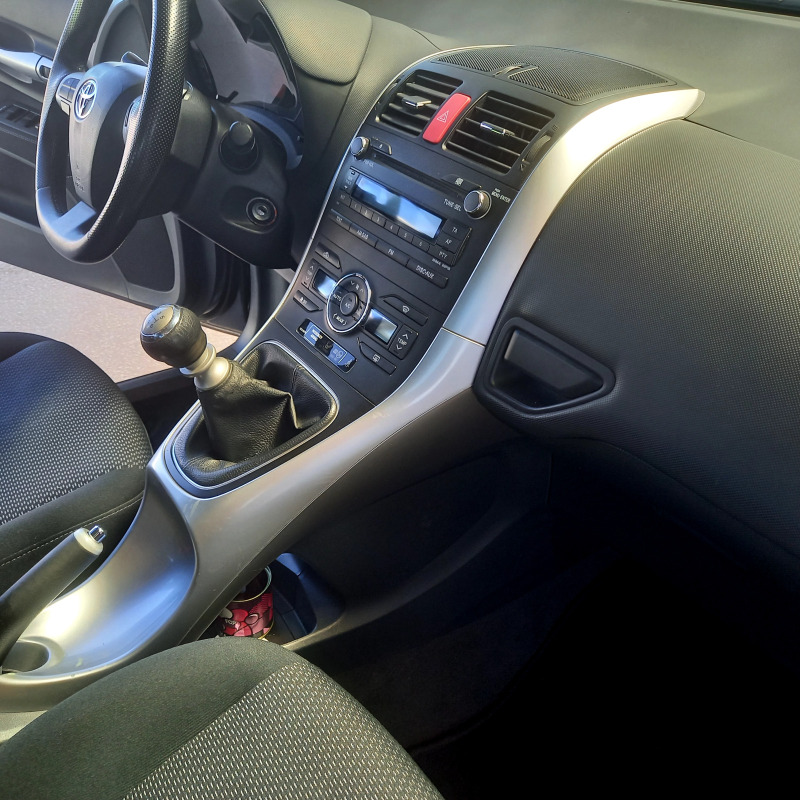 Toyota Auris Facelift, снимка 10 - Автомобили и джипове - 45984960