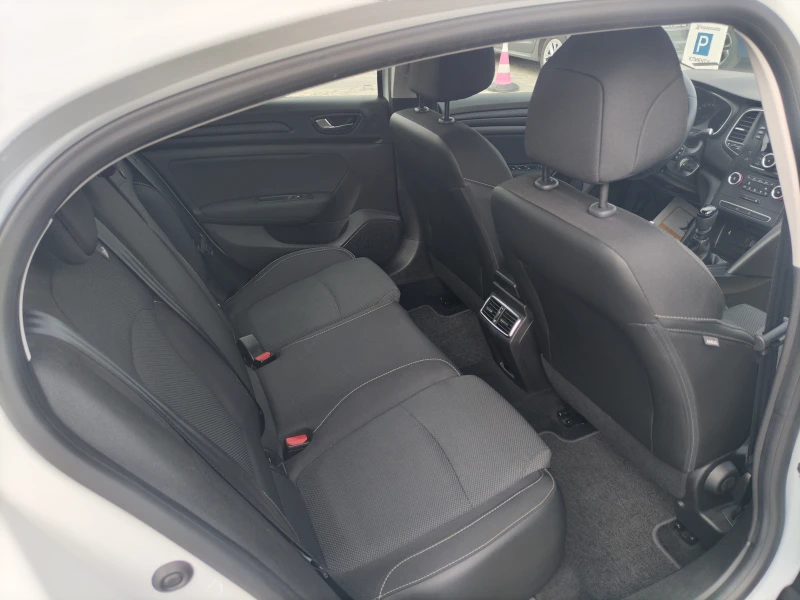 Renault Megane 1.3TCe 140 к.с./Life, снимка 13 - Автомобили и джипове - 51911444