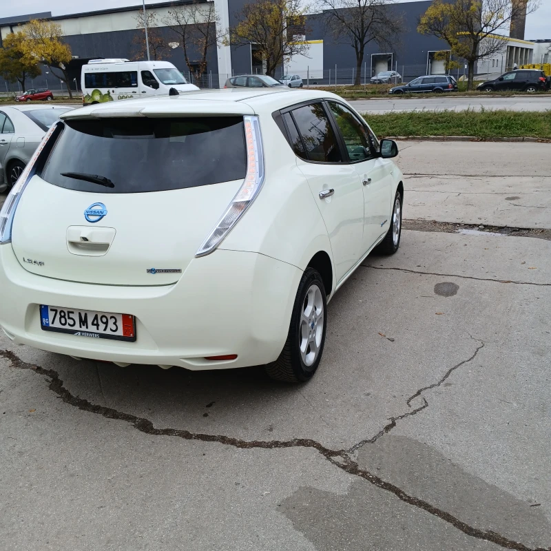 Nissan Leaf , снимка 10 - Автомобили и джипове - 52845580