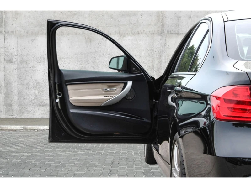 BMW 335 * 335i xDrive AWD | SiriusXM| HtdSeats| Sunroof| *, снимка 14 - Автомобили и джипове - 52931572