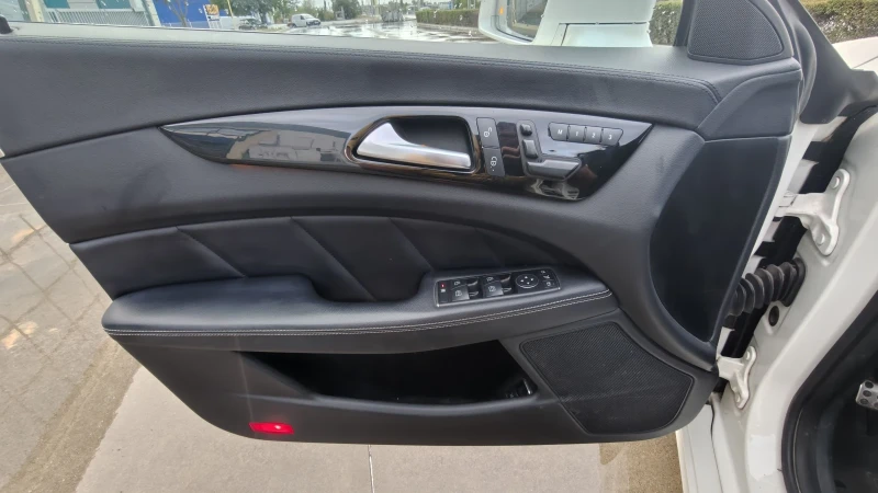 Mercedes-Benz CLS 350 CLS Shooting Brake 4M AMG Line + LED+ AHK, снимка 7 - Автомобили и джипове - 53213896