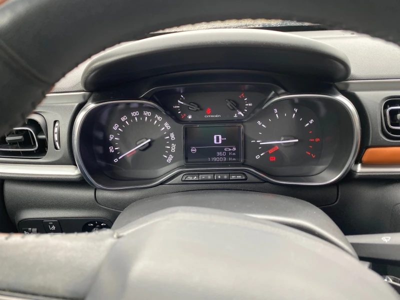 Citroen C3 1, 2 LUXURY EDITION, снимка 9 - Автомобили и джипове - 53274782