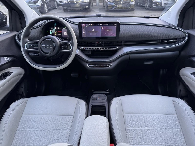 Fiat 500e е La Prima Panorama 42 kWh, снимка 11 - Автомобили и джипове - 52538318