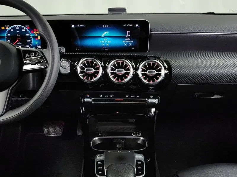 Mercedes-Benz A 220 HATCHBACK, снимка 14 - Автомобили и джипове - 54909099