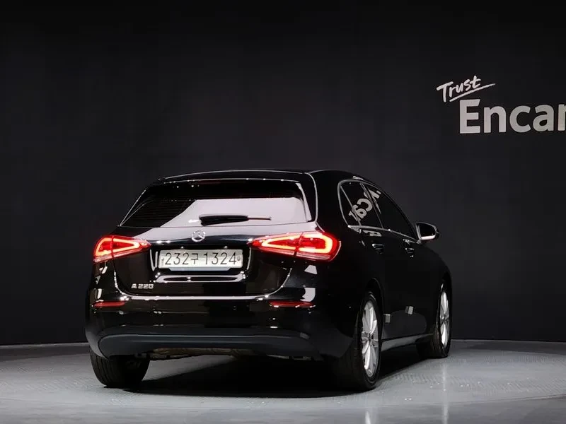 Mercedes-Benz A 220 HATCHBACK, снимка 4 - Автомобили и джипове - 54909099