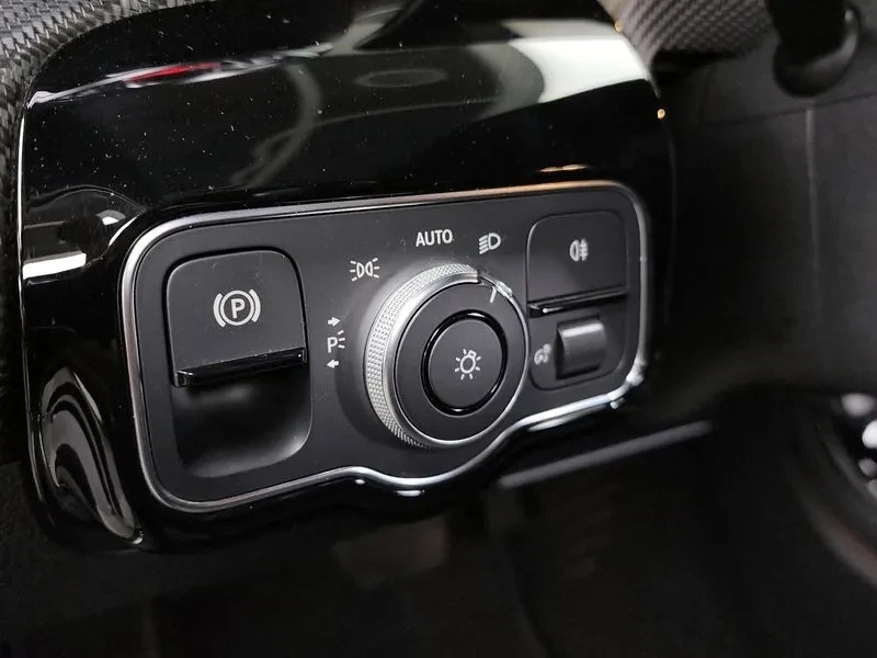 Mercedes-Benz A 220 HATCHBACK, снимка 17 - Автомобили и джипове - 54909099
