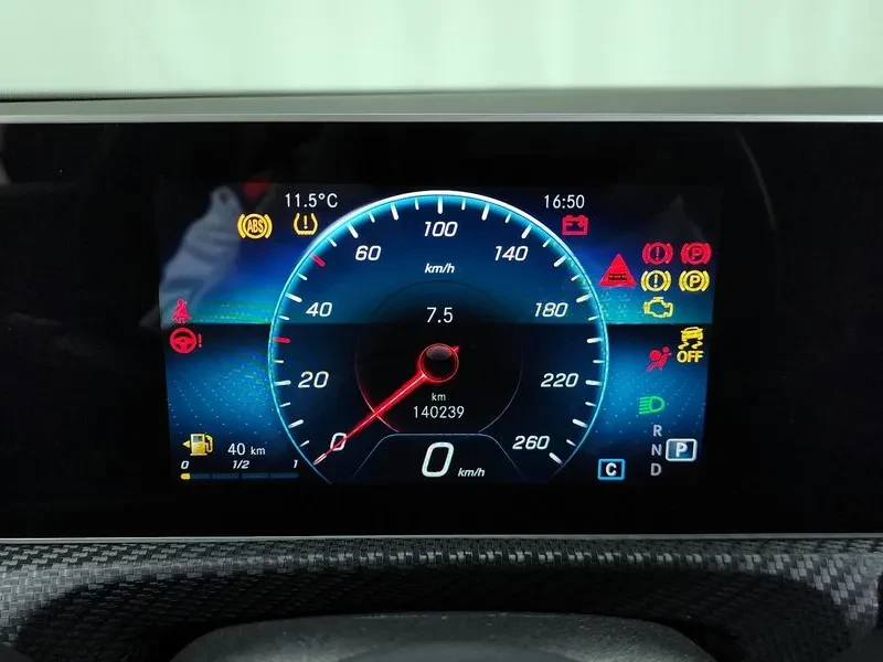 Mercedes-Benz A 220 HATCHBACK, снимка 8 - Автомобили и джипове - 54909099