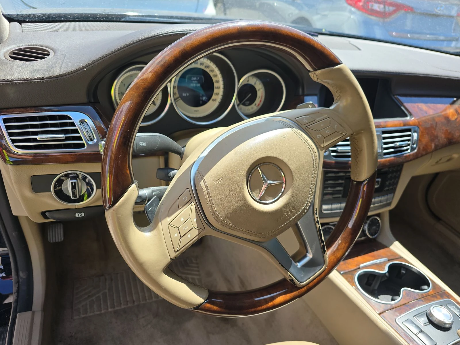 Mercedes-Benz CLS 550 AMG* HARMAN* LANE ASSIST* KEYLESS* М.ТОЧКА - изображение 8