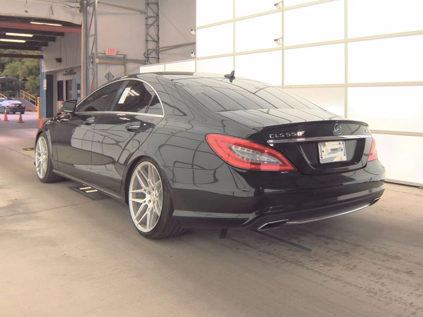 Mercedes-Benz CLS 550 AMG* HARMAN* LANE ASSIST* KEYLESS* М.ТОЧКА - изображение 5