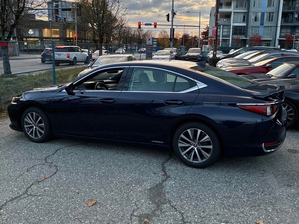 Lexus ES * 300h * CARFAX *    | Mobile.bg   2