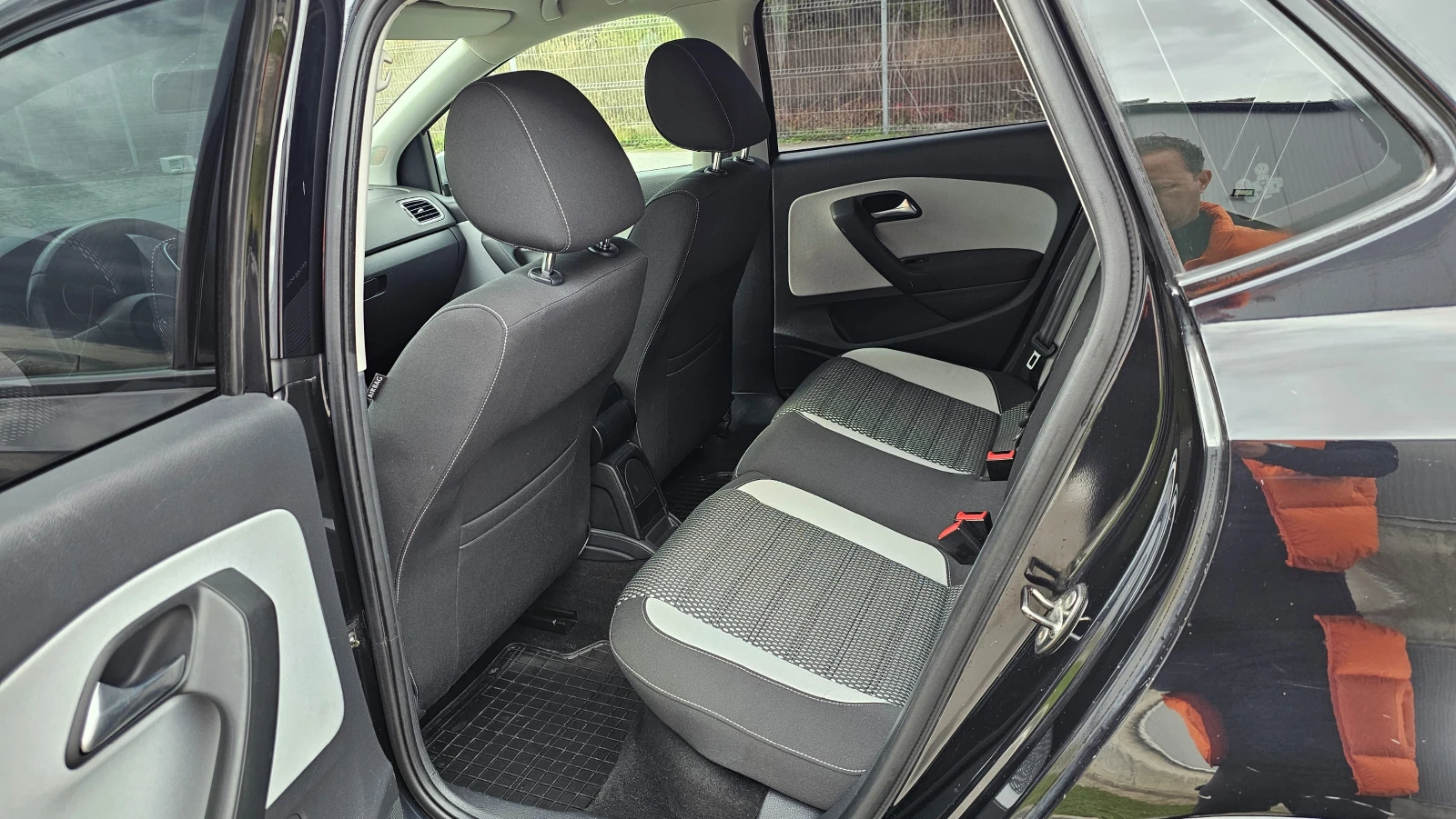 VW Polo 1.6TDI Cross Polo Avtomatik - изображение 10