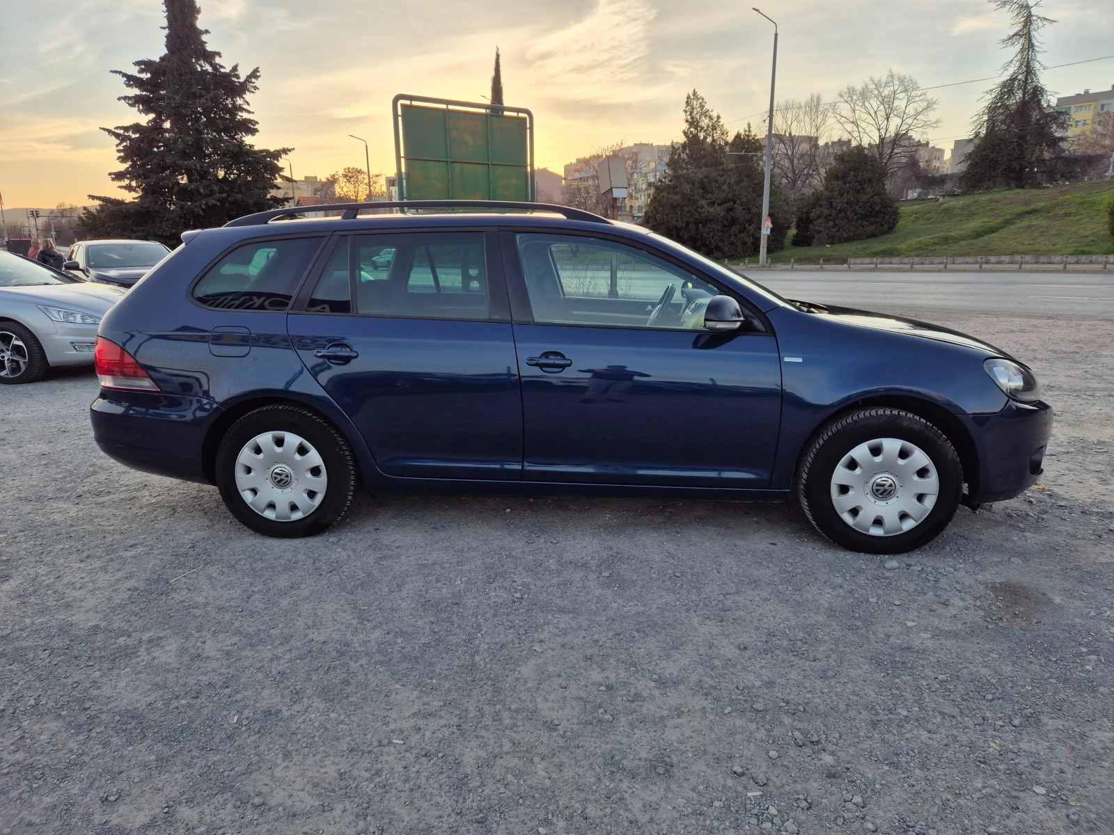 VW Golf Variant 1.6TDI 105к.с., снимка 6 - Автомобили и джипове - 53807401