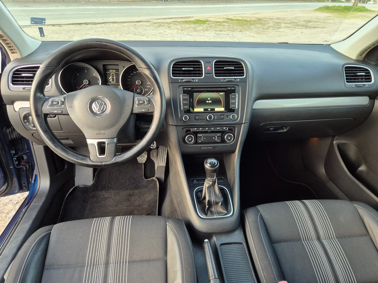 VW Golf Variant 1.6TDI 105к.с., снимка 14 - Автомобили и джипове - 53807401