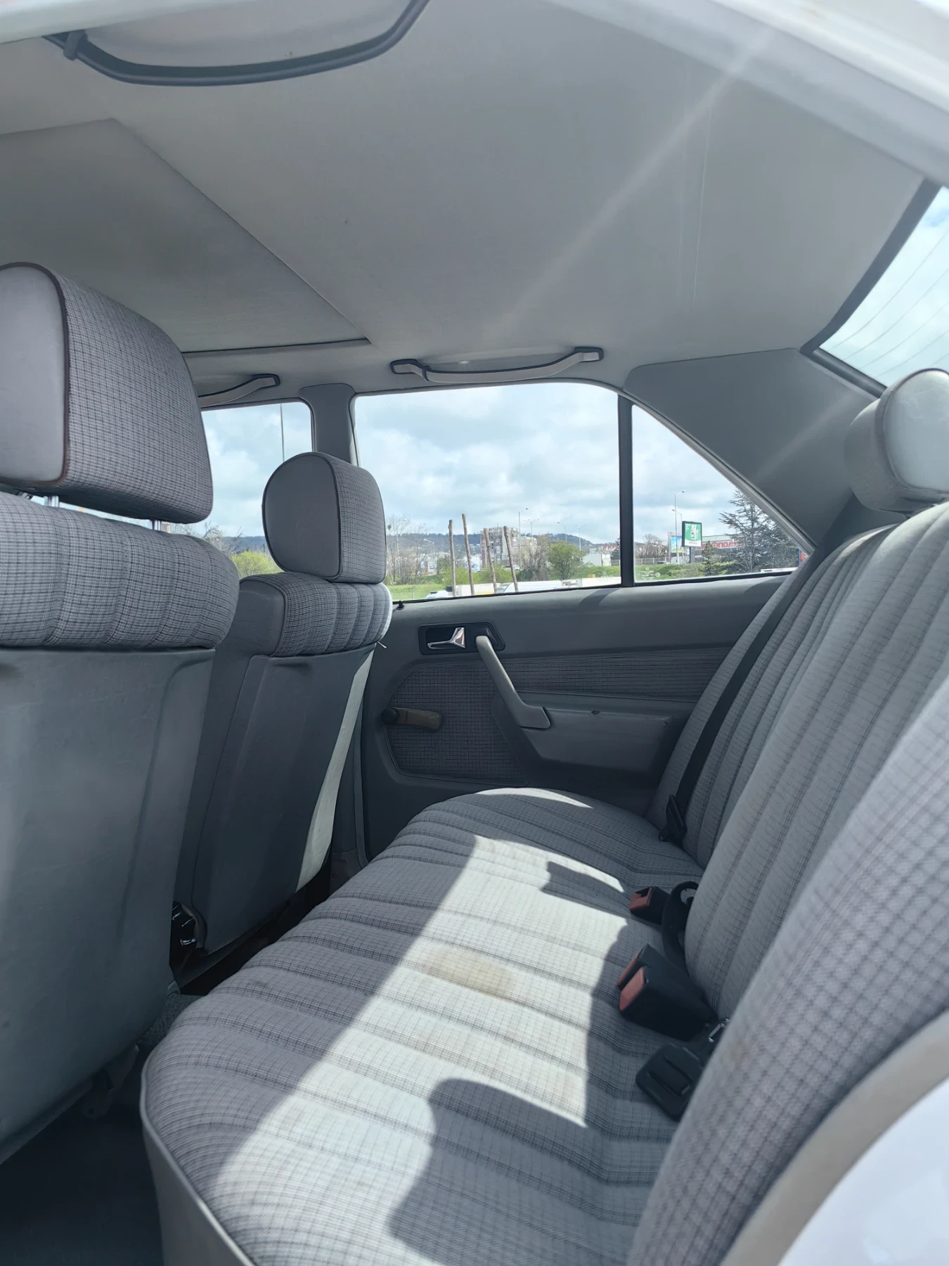 Mercedes-Benz 190, снимка 11 - Автомобили и джипове - 54248677