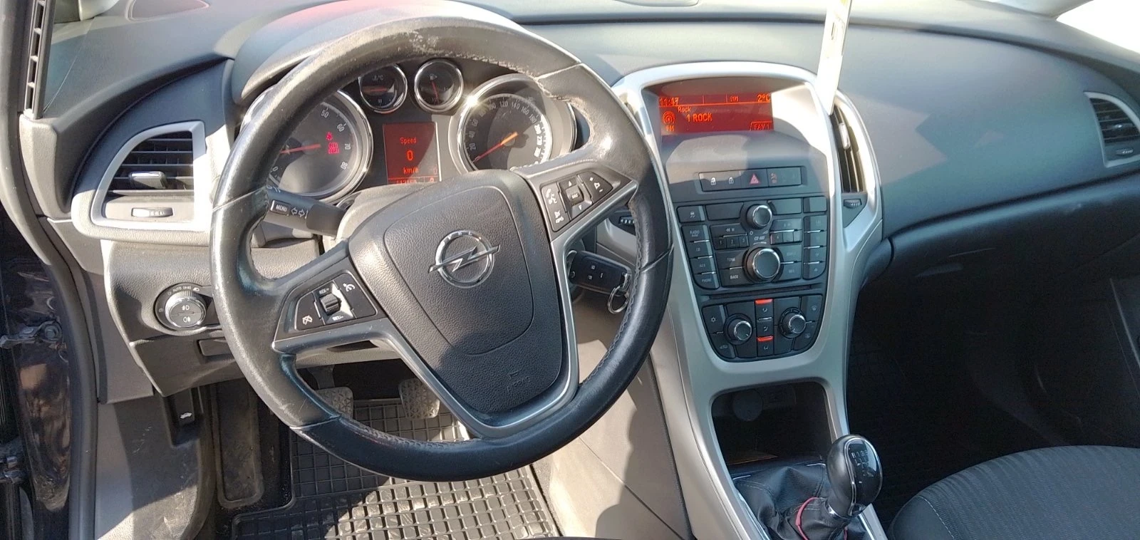 Opel Astra 1.4i, снимка 5 - Автомобили и джипове - 54303362