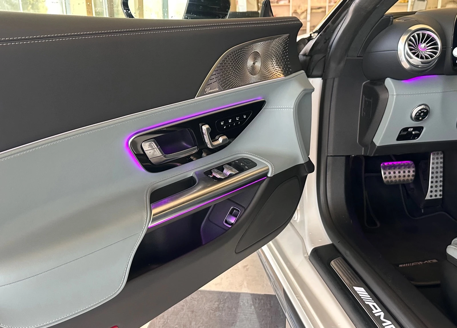 Mercedes-Benz SL 63 AMG 4Matic+ , снимка 10 - Автомобили и джипове - 54333427