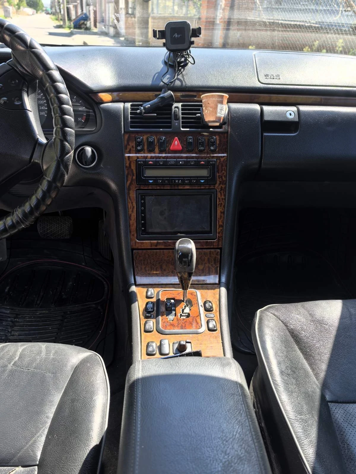 Mercedes-Benz E 320, снимка 3 - Автомобили и джипове - 54479058