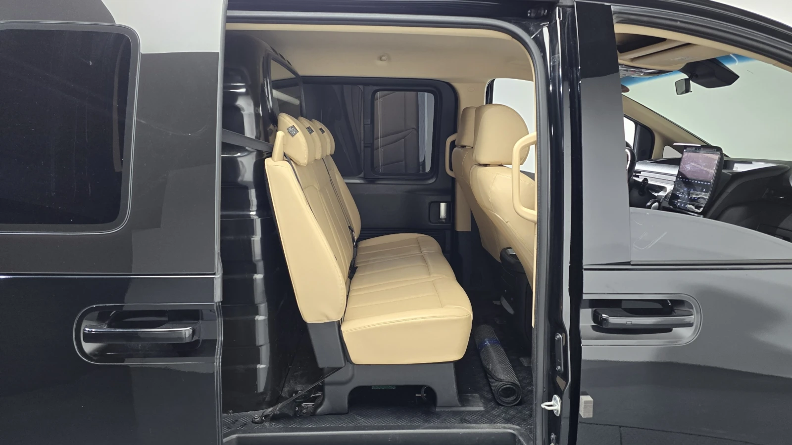 Hyundai Staria Modern* BLIND SPOT* ПОДГРЕВ ВОЛАН* КРАЙНА ЦЕНА, снимка 12 - Автомобили и джипове - 55243860