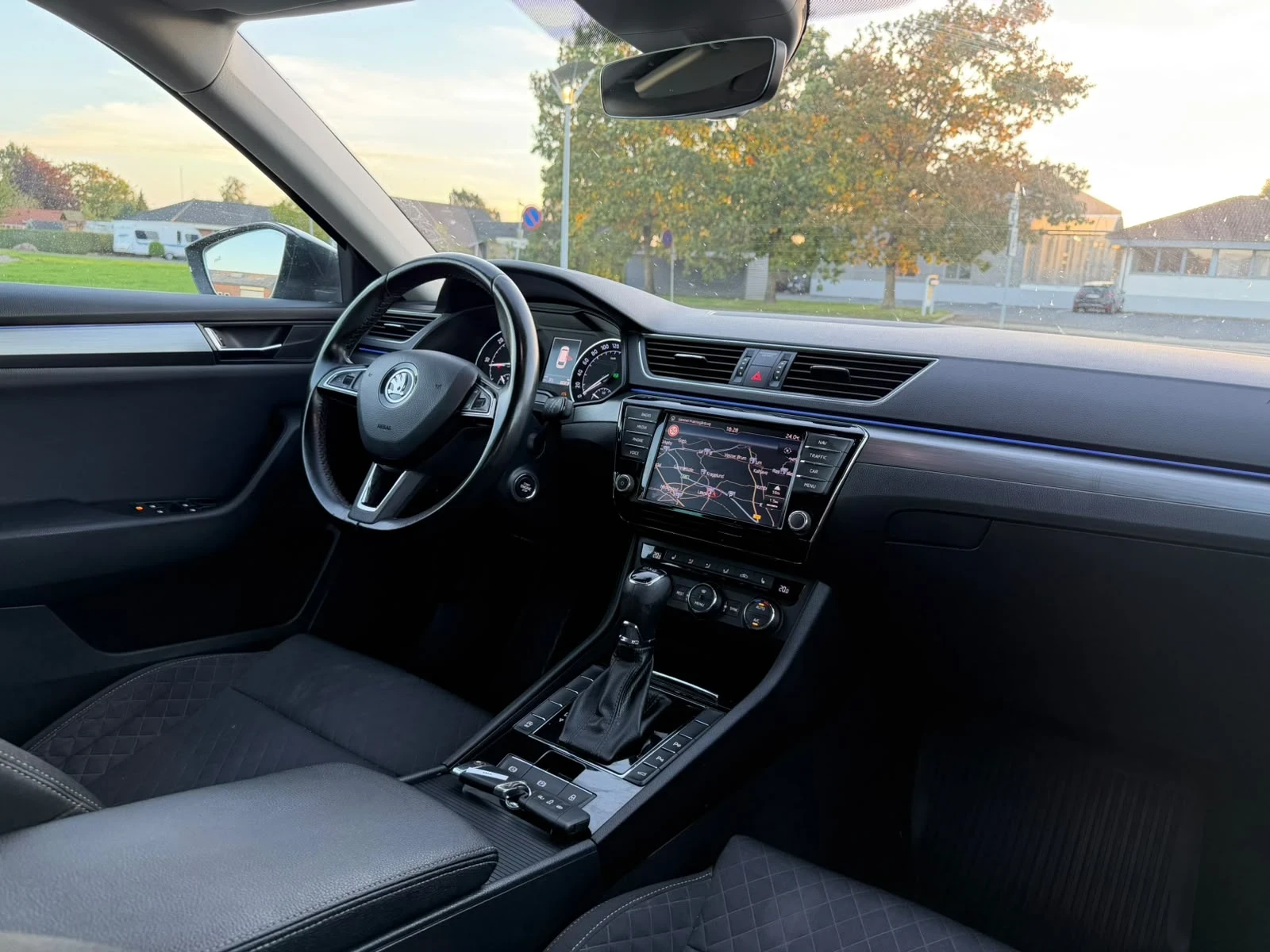 Skoda Superb, снимка 13 - Автомобили и джипове - 56334044