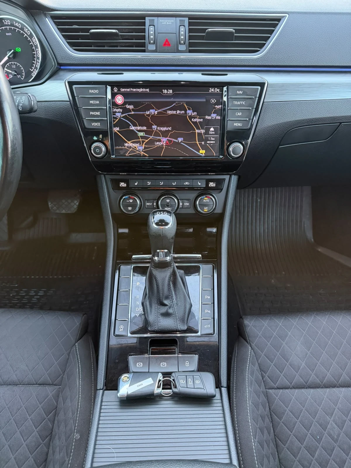 Skoda Superb, снимка 16 - Автомобили и джипове - 56334044