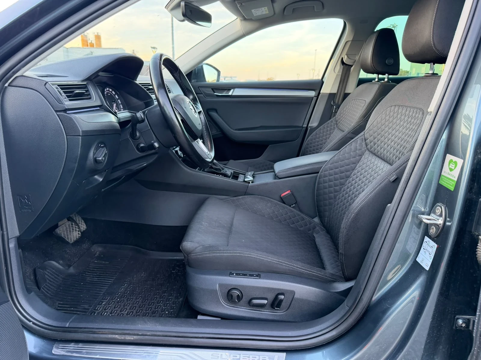Skoda Superb, снимка 12 - Автомобили и джипове - 56334044
