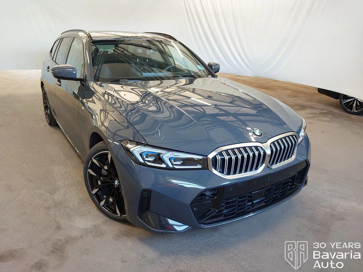 BMW 330 d xDrive Touring Sportautomatic, снимка 4 - Автомобили и джипове - 56540682
