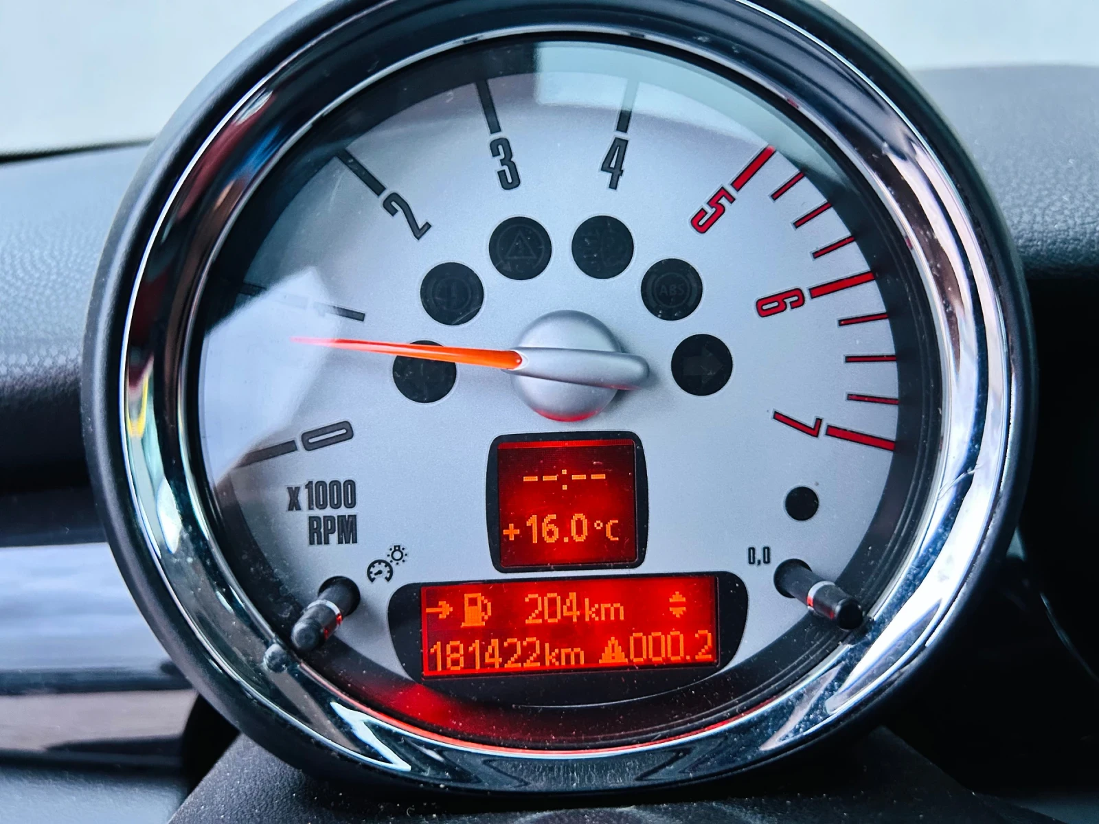 Mini Cooper DIESEl 109 PS  PANO, снимка 12 - Автомобили и джипове - 56710686