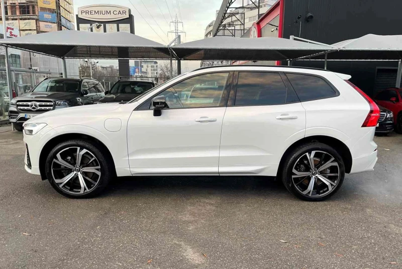 Volvo XC60 T8 AWD Plug-In Hybrid R Design, снимка 3 - Автомобили и джипове - 46857666